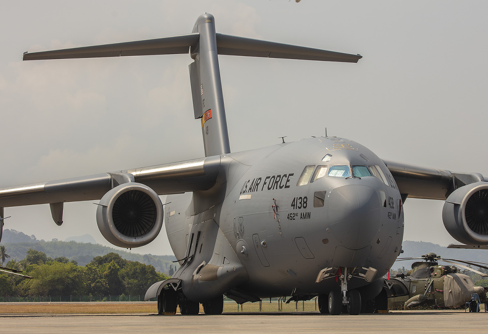 Diese Boeing C-17 Globemaster III brachte das Equipment für die restlichen Flieger aus den USA.