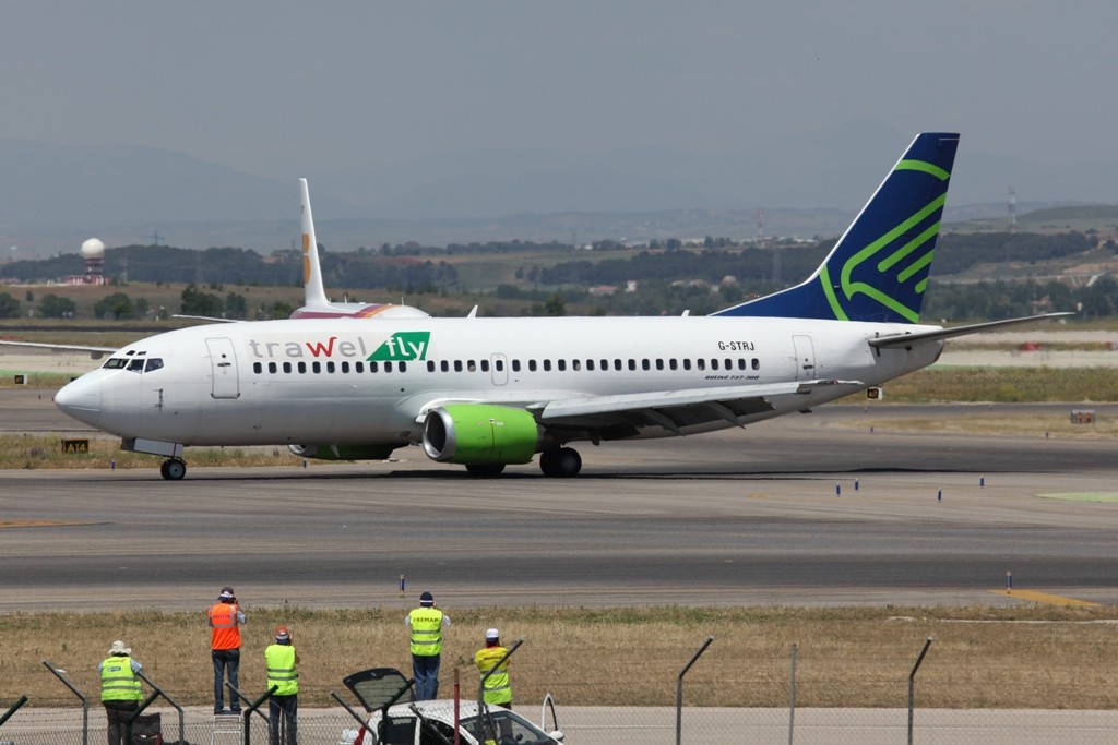 Boeing 737-300 der Astreus im Subcharter.