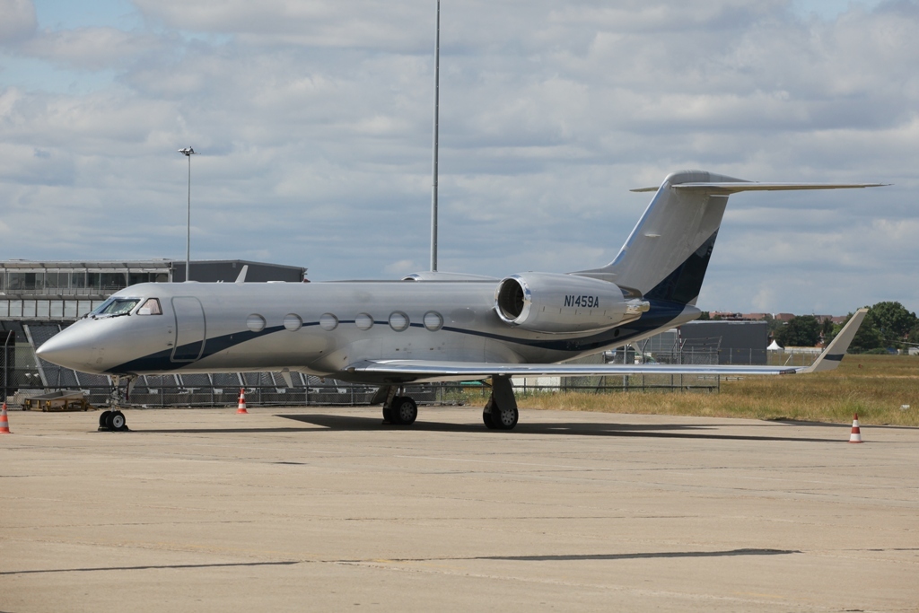 Der Vorgänger eine Gulf IV ebenfalls auf dem Appron von Le Bourget.