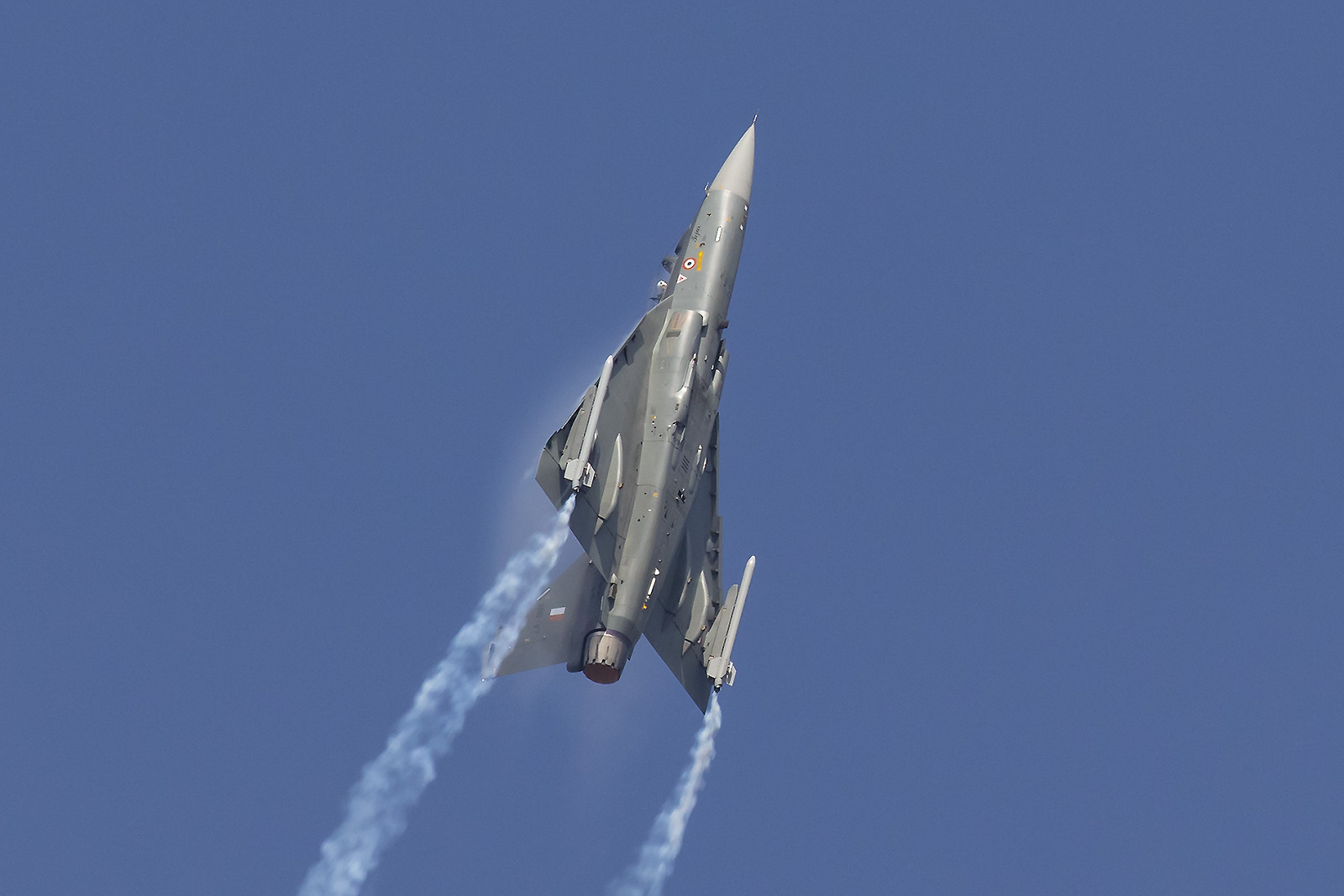 Vom Tejas wird derzeit eine neue Version entwickelt, auch die indische Luftwaffe ist nicht gänzlich zufrieden mit den Leistungen der aktuellen Variante.