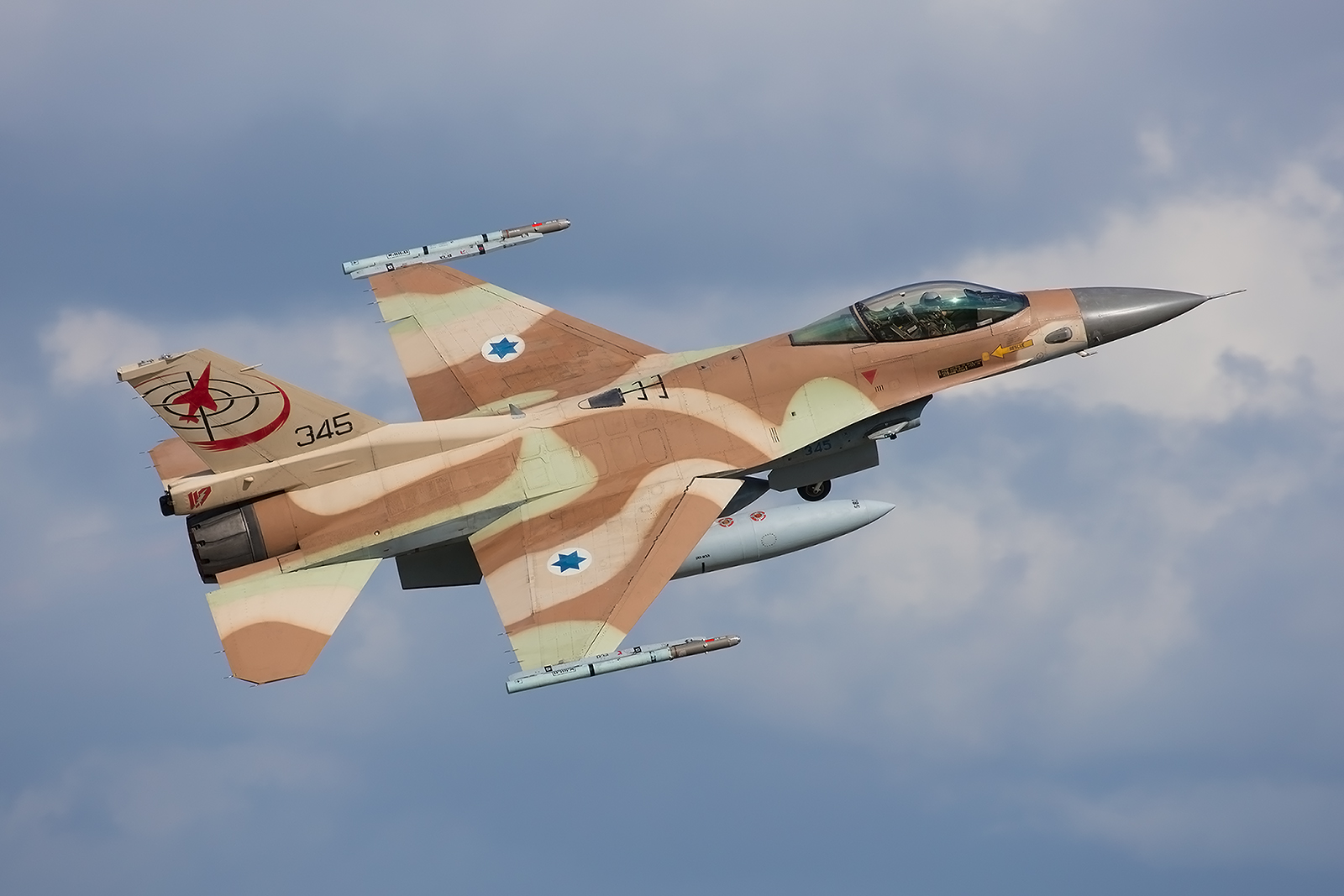 345, General Dynamics F-16C Block 30 der Tayeset 117 aus Ramat David.