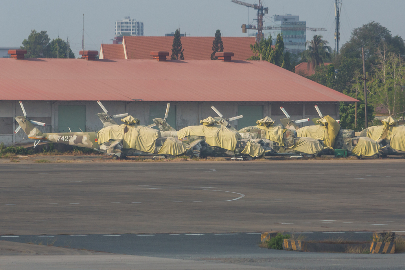 Sie werden wohl nie wieder fliegen, die MI-24A in SGN.