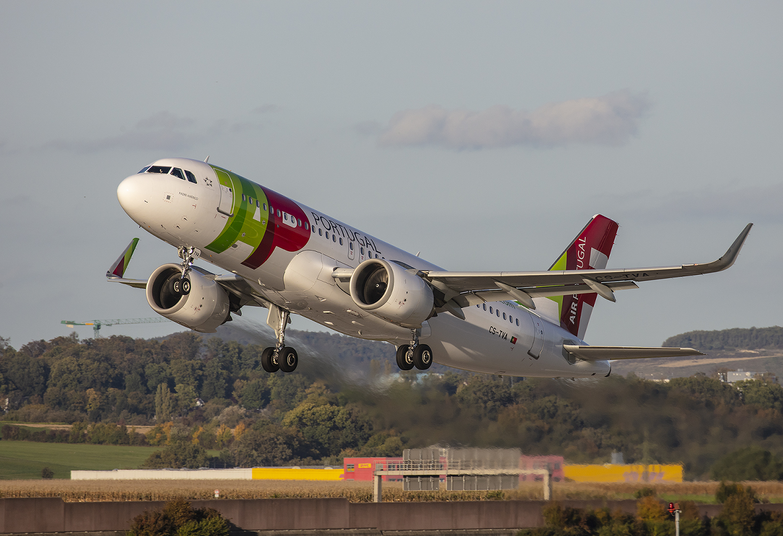 Brandneu ist die CS-TVA, ein Airbus A320-251Neo der TAP - Air Poprtugal