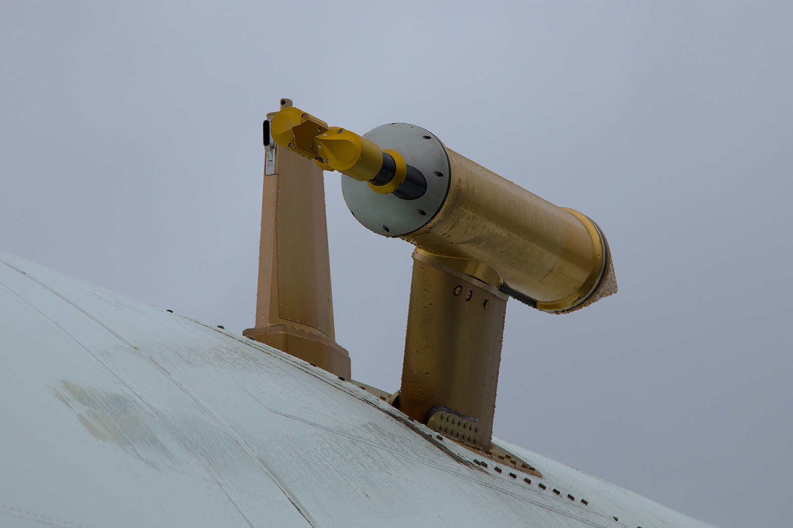 Ein Messsensor auf dem Rumpf der DC-8.