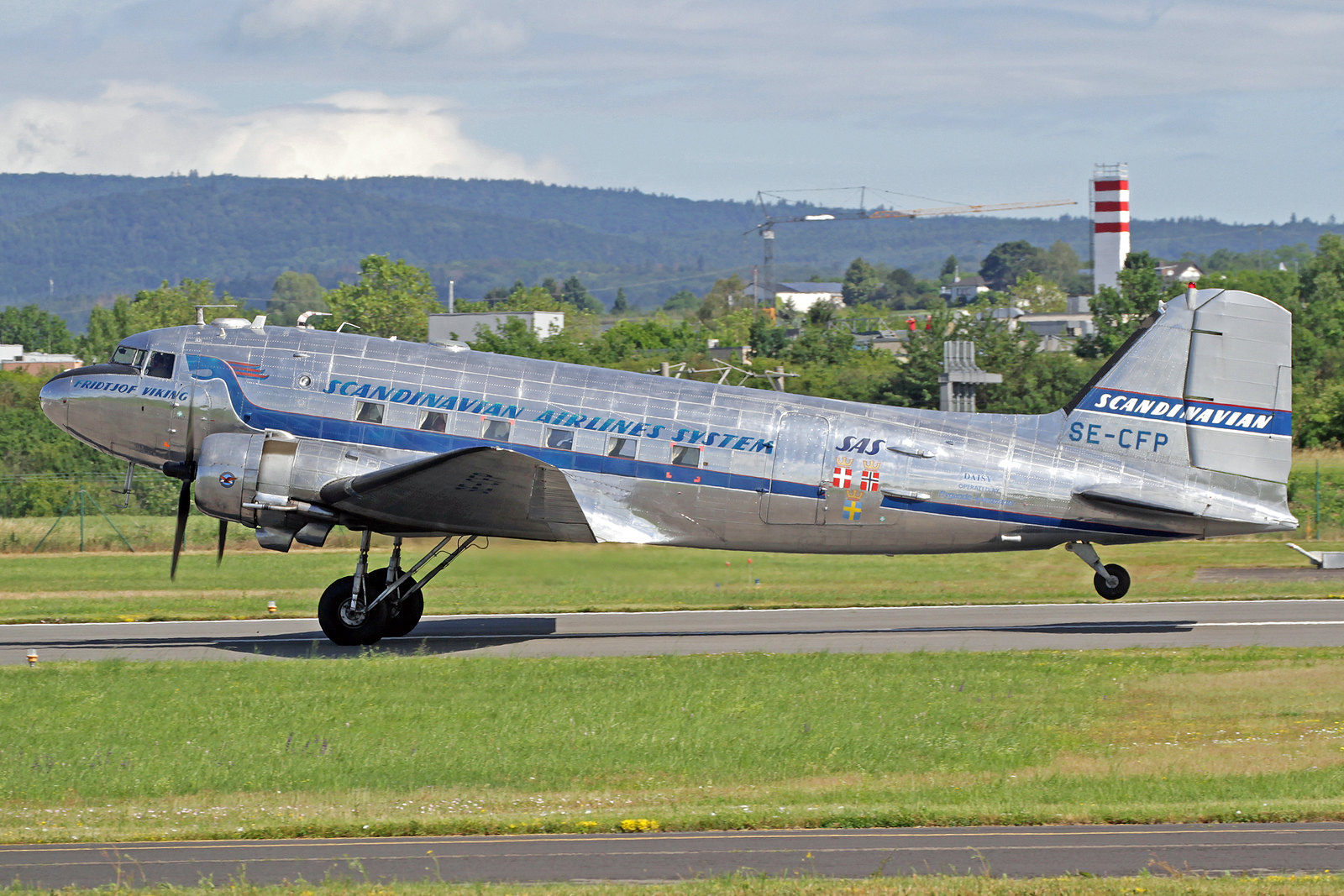 SE-CFP - Die Douglas DC-3 "Fridtjof Viking" der Flygande Veteraner wurde als C-47 A-60-DL Skytrain mit der c/n 13883 in Long Beach gebaut und im Oktober 1943 mit der Kennung 43-30732 an die US Army ausgeliefert. 