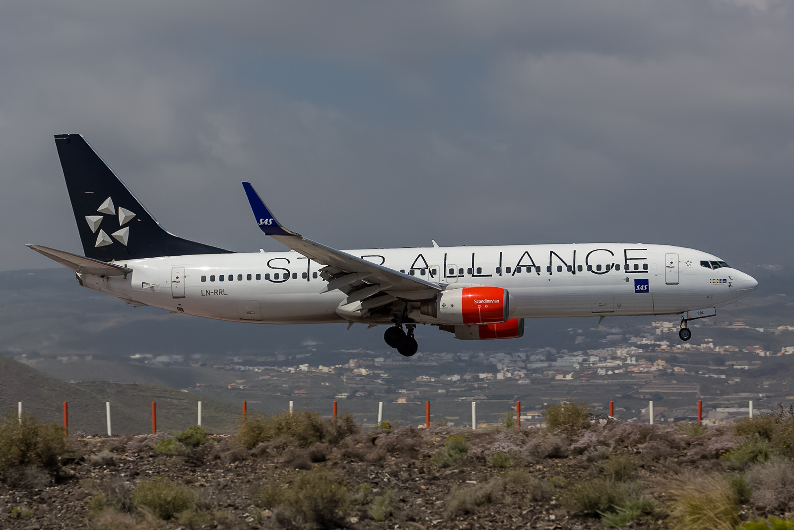 LN-RRL, Boeing 737-883, einer von mehreren "Star Allinance"-Logojets aus Skandinavien.