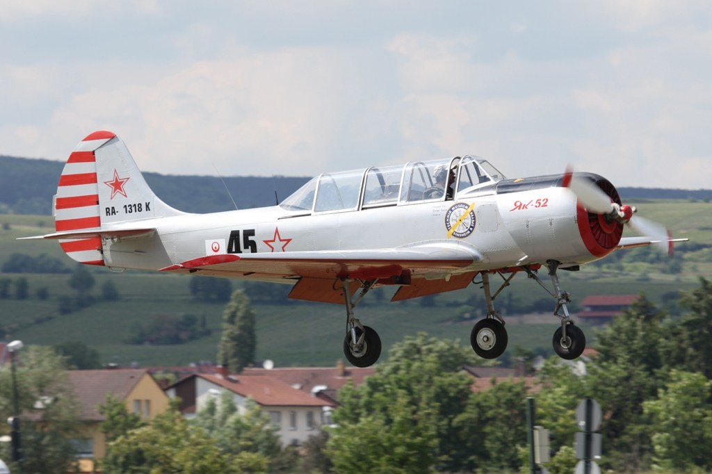 Hier eine der YAK 52 der Kunstflugstaffel.