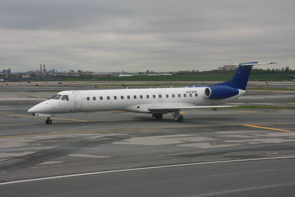 Chautauqua Embraer 145, hier auf einem Kurs für United Airlines.