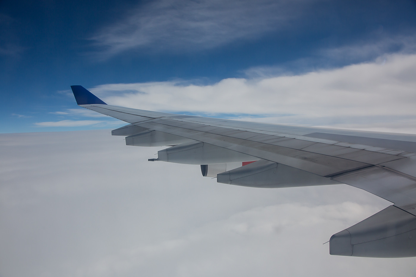 Der Anflug auf Narita begann immer noch über einer geschlossenen Wolkendecke.