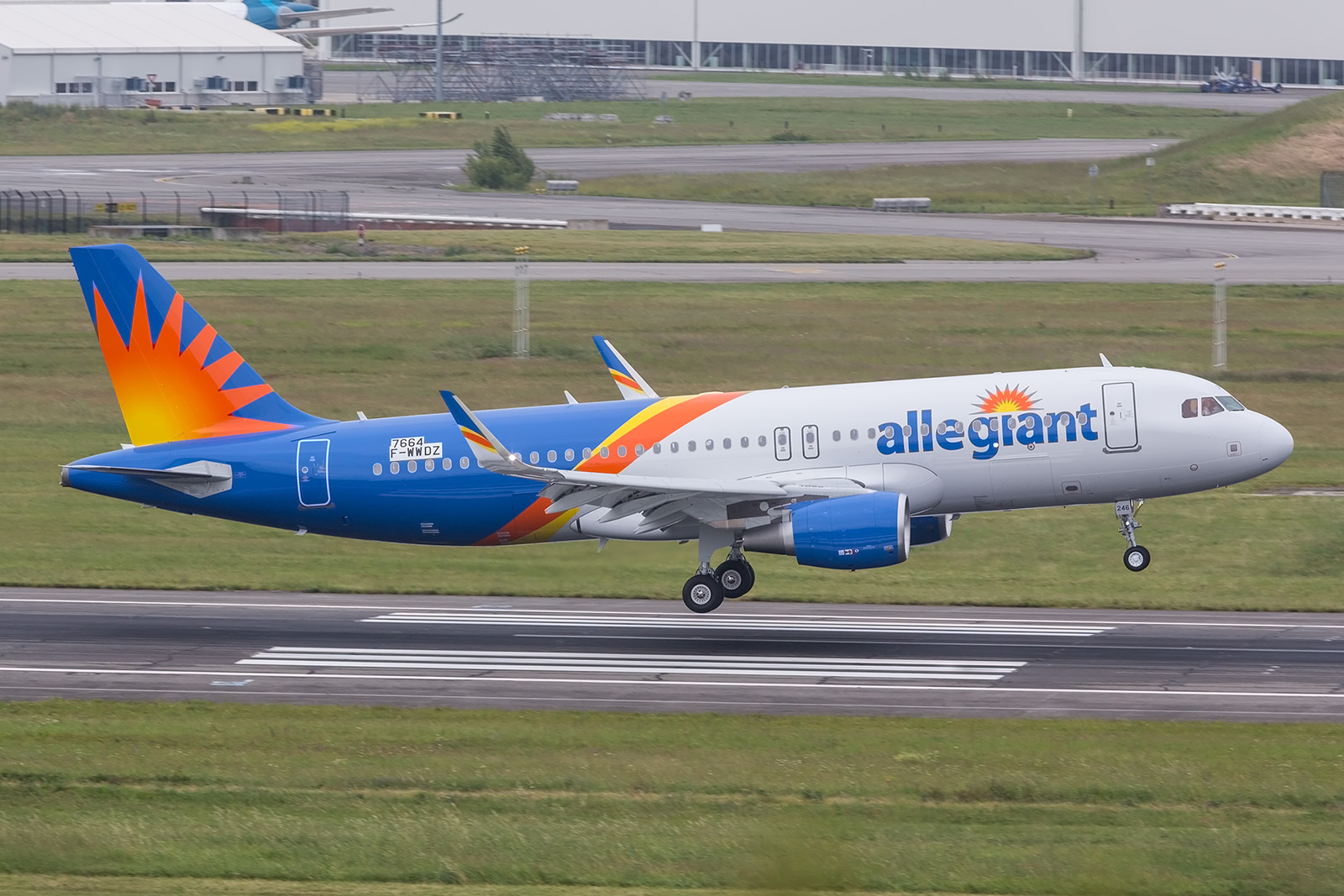 Mittlerweile ausgeliefert, fliegt diese A320 als N246NV.