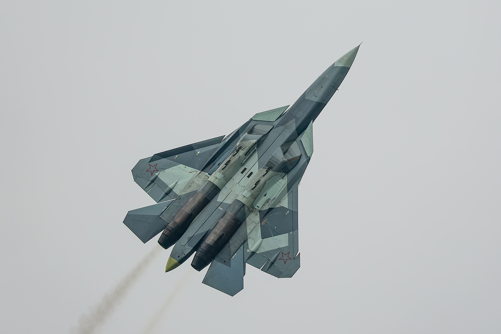 Sukhois neuester Entwurf, die SU-57, leidet noch immer unter zu schwachen Triebwerken.