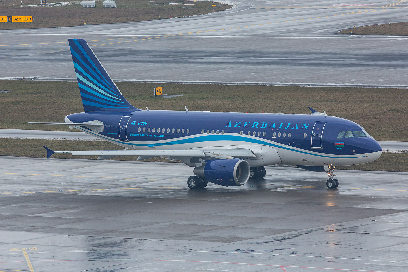 4K-8888, dieser Airbus A319-100 flog für die Regierung von Azerbaidschan