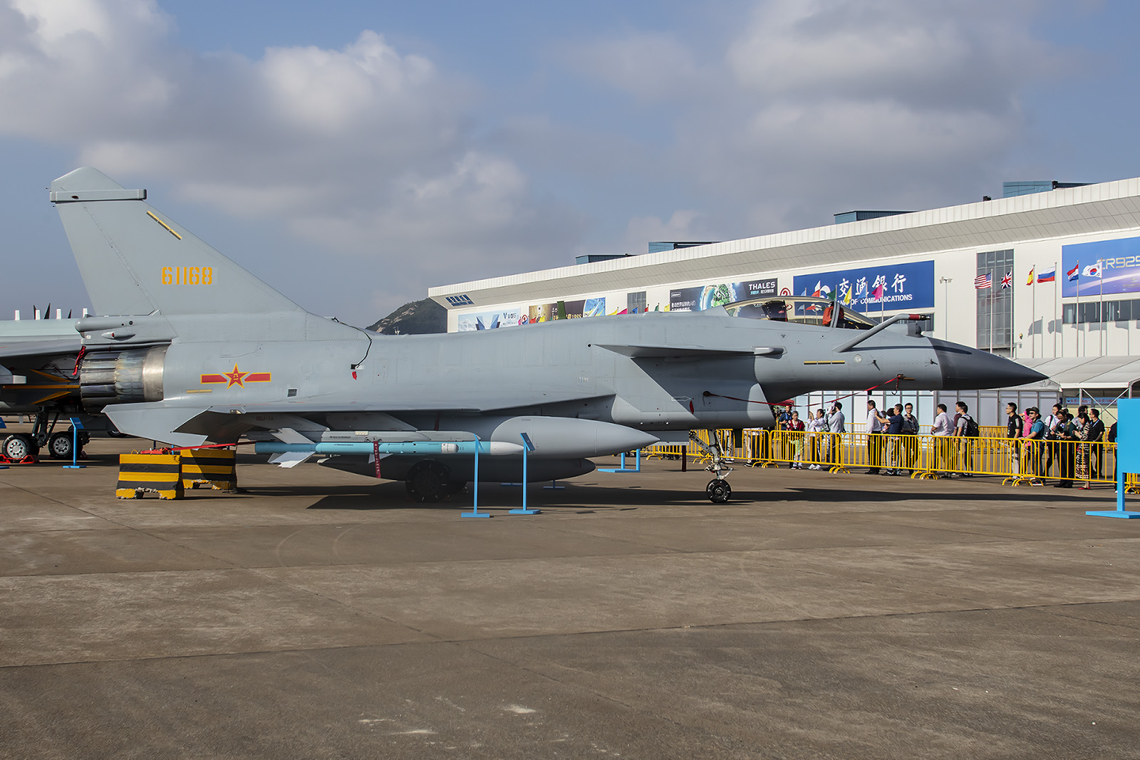 Mit geschätzten über 400 Exemplaren ist der Chengdu J-10 derzeit das Rückgrat der Jägerflotte in der PLAAF.