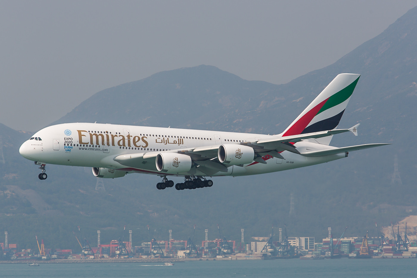 Da Emirates ja genügend A 380 besitzt kommt dieser auch nach HKG zum Einsatz.