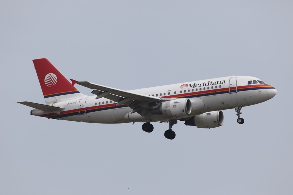 Die Meridiana aus Italien betreibt neben modernen Airbussen, wie hier ein A 319, noch ettliche MD-82.