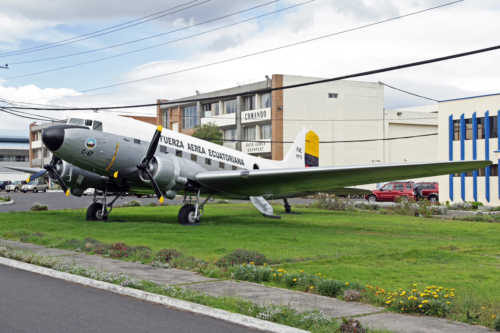 Fuerza Aérea Ecuatoriana Douglas C-53D Skytrooper FAE-11747 - Die auf der Maschine befindliche Registrierung ist nicht ganz richtig...