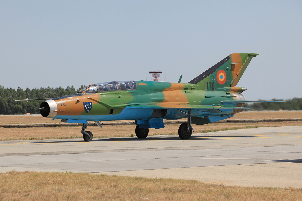 Mig-21 mit dem großen Wappen der Flotila 71.