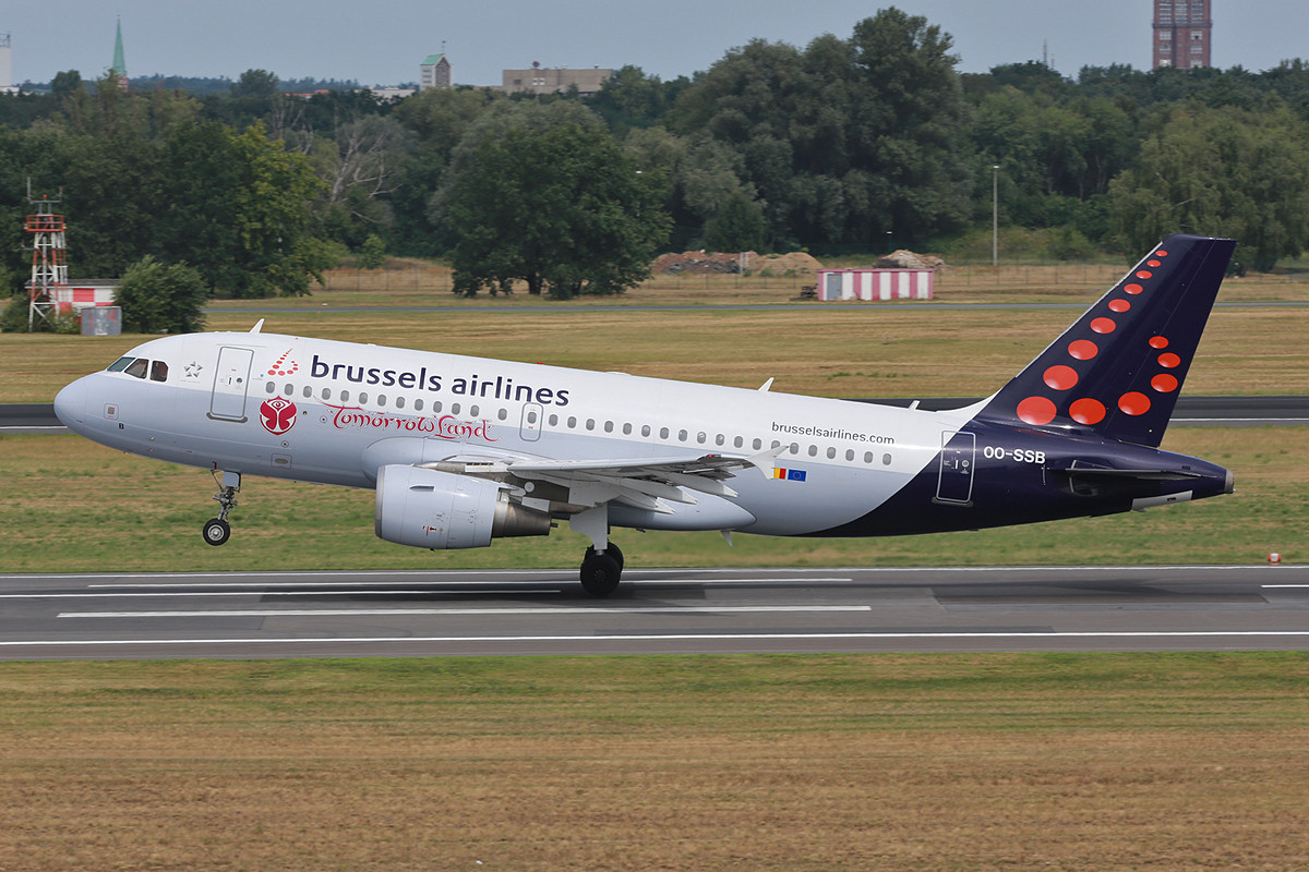 Glücksfall Nummer 2 des Tages diese A-319 der Brussel Airlines mit "Tomorrowland"-Sticker.