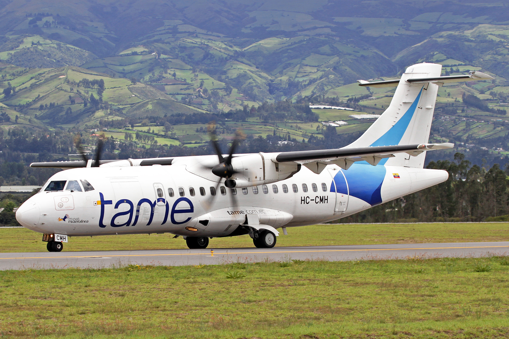 TAME ATR 42-500 HC-CMH - TAME steht für "Transportes Aéreos Militares Ecuatorianos" und wurde 1970 gegründet. Inzwischen ist die TAME zwar eine Aktiengesellschaft, der Staat hat jedoch immer noch die Kontrolle über die Gesellschaft. Auch die Führungsposit