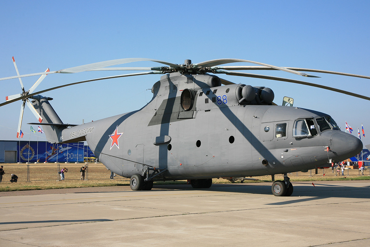 Der gigantische MIL MI-26 mit seinem Achtblattrotor