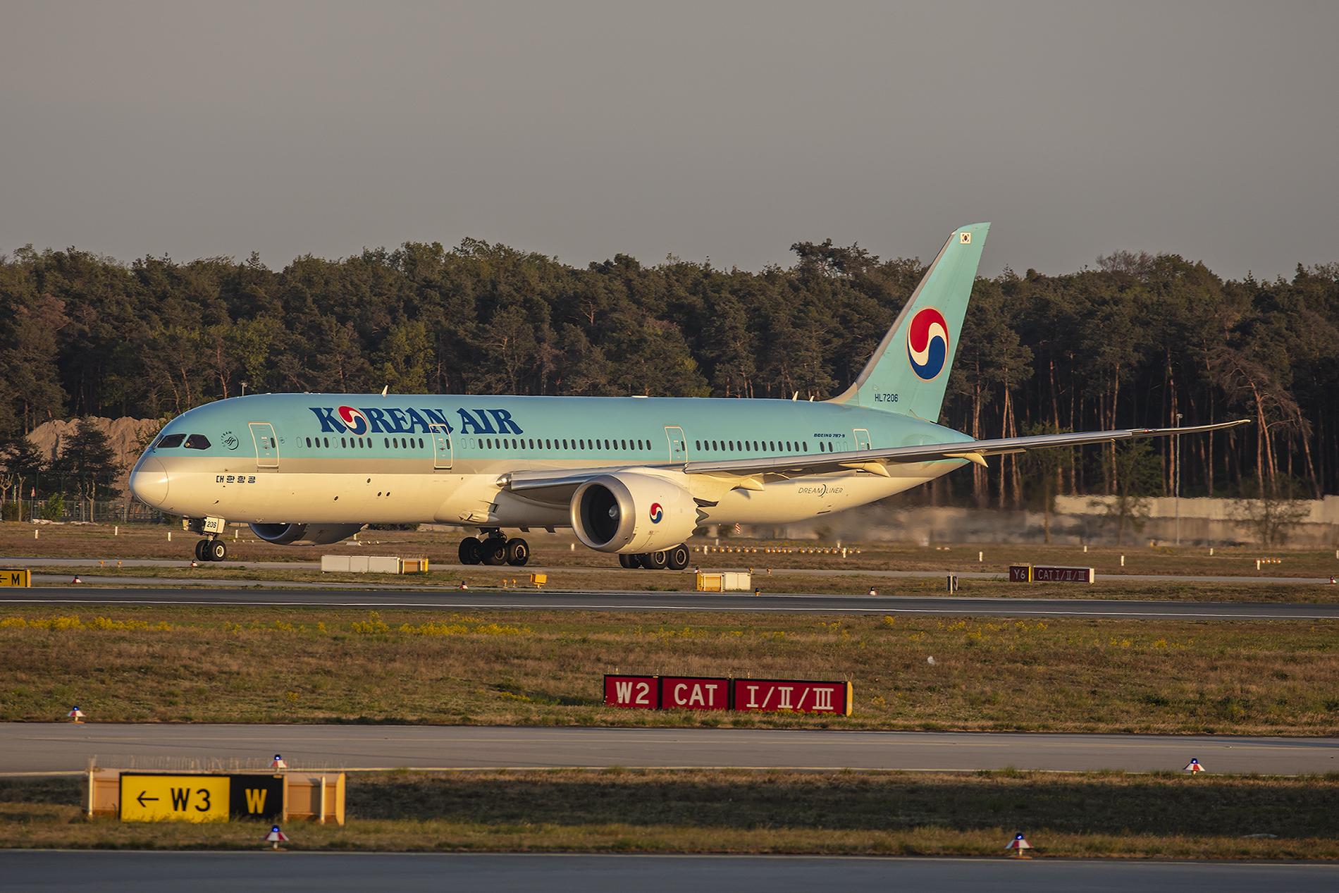 Auch Korean schickte seine Dreamliner auf Frachtrouten nach Frankfurt.