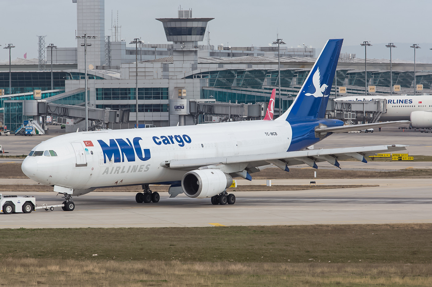 Neben einigen umgebaute Boeing 737 sind sie noch das Rückgrat der MNG-Flotte, die A300-Frachter.