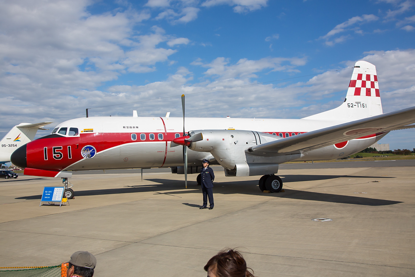 Die 52-1151, eine der letzten fliegenden NAMC YS-11FC