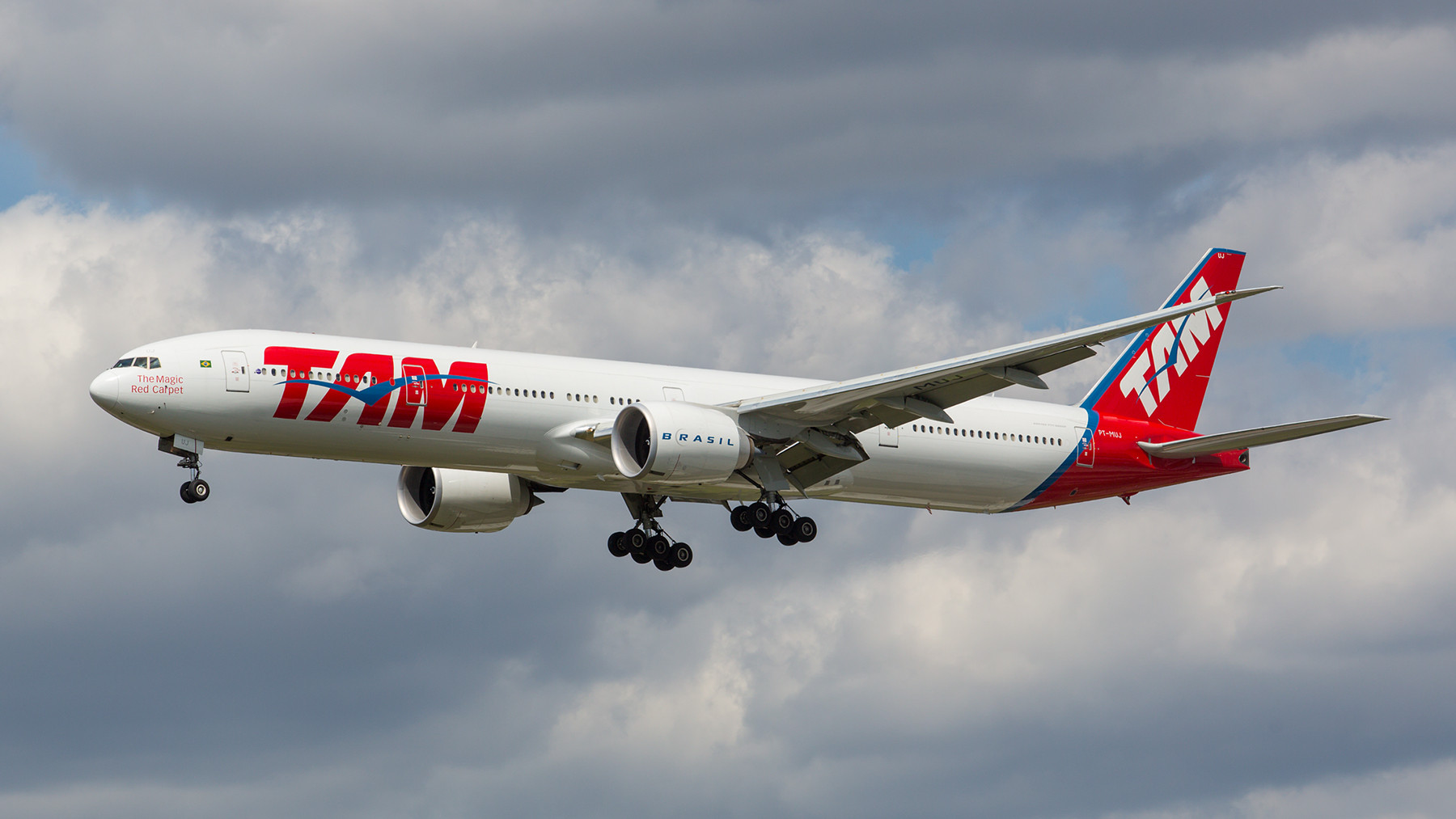 Boeing 777-300ER der TAM. Die LAN-Tochter verbindet LHR mit Sao Paulo.