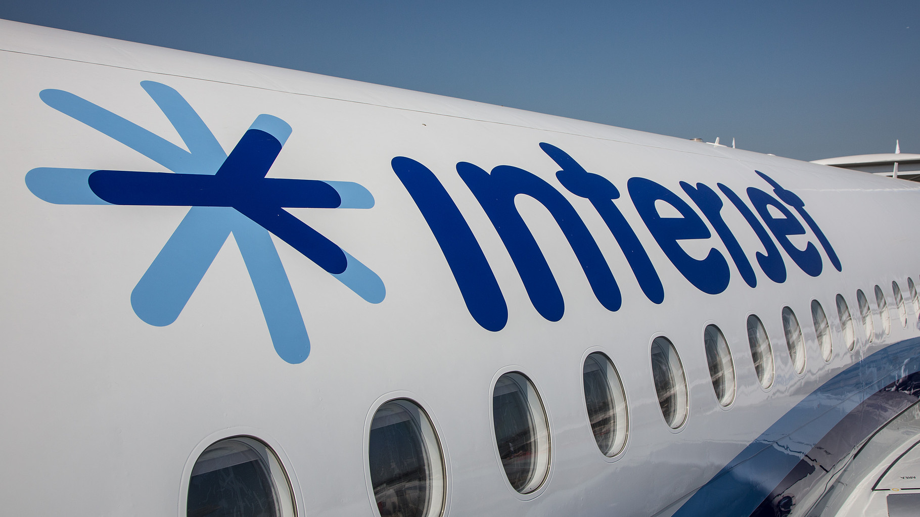 SSJ100 der Interjet.