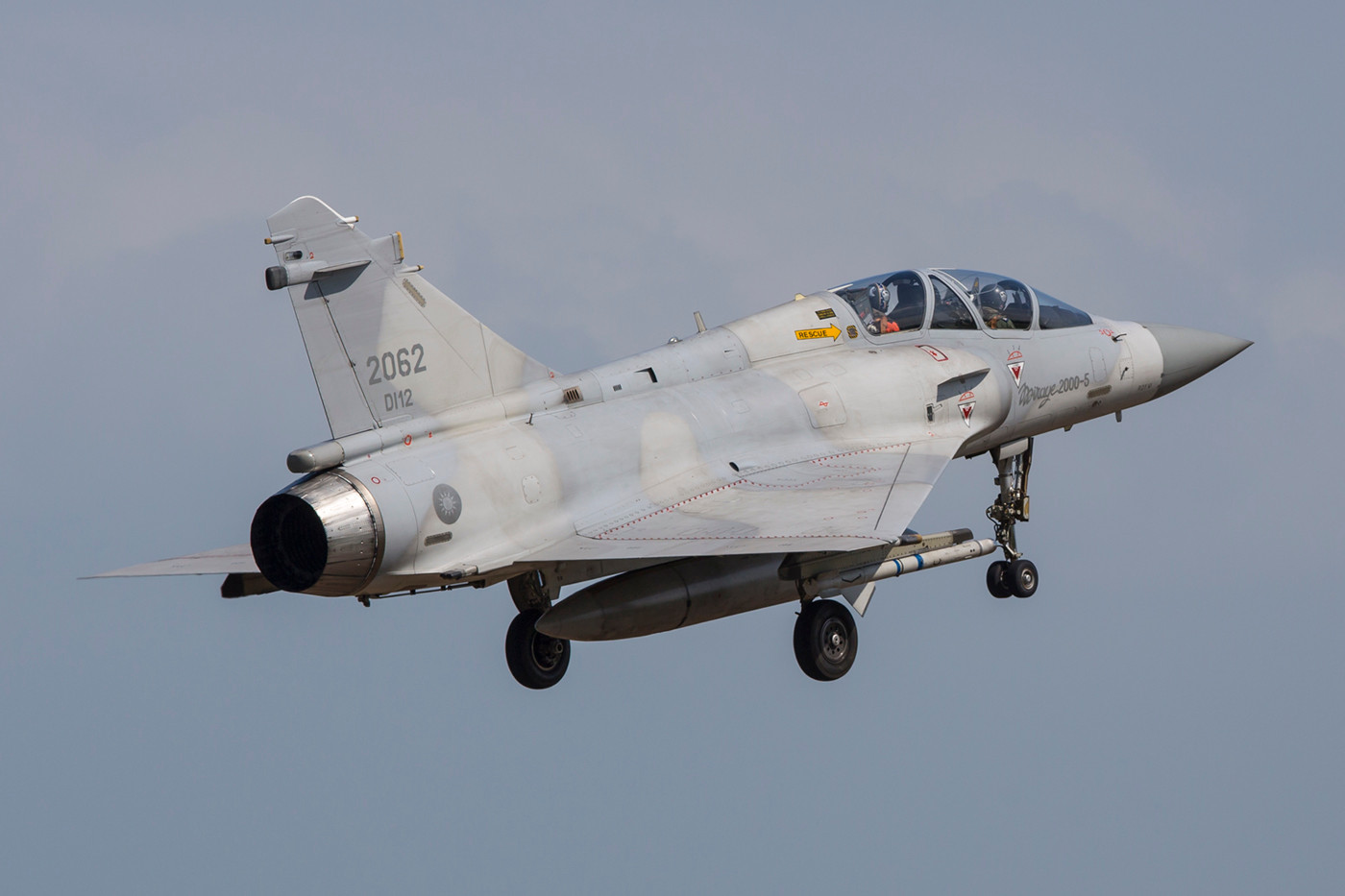 Die Trainer Mirage 2000-5Di, haben ebenso wie die Einsitzer nicht mehr viel gemein mit den C/D´s der Armée de l´air.