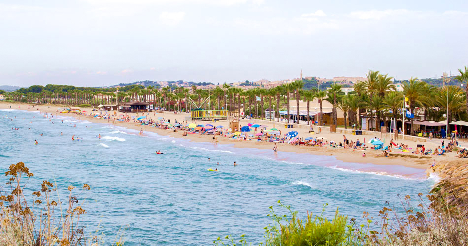 Vues de la longue plage de Tarragone