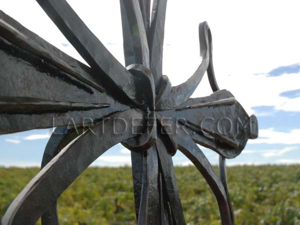 Croix occitane par Boris Klein, l'art de fer Lézignan Corbières