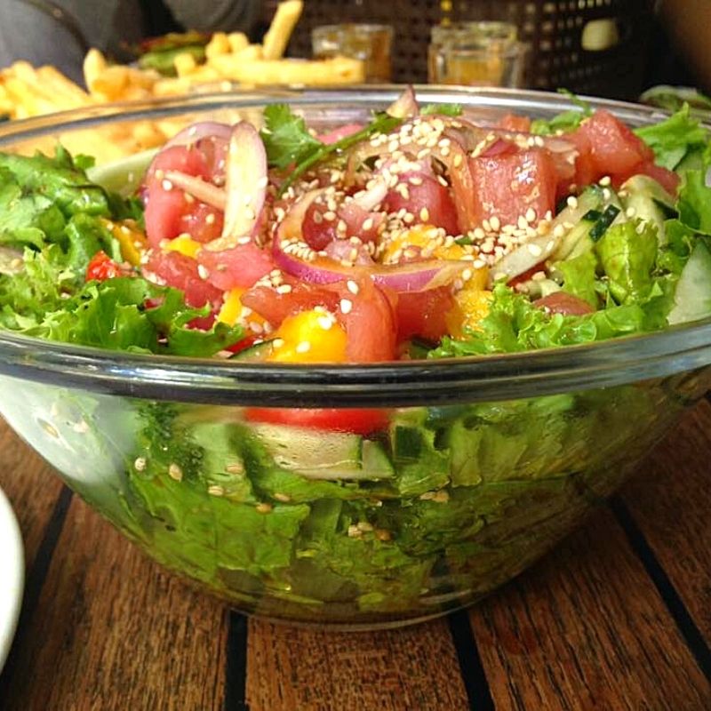 ENSALADA CON CUBOS DE ATUN FRESCO