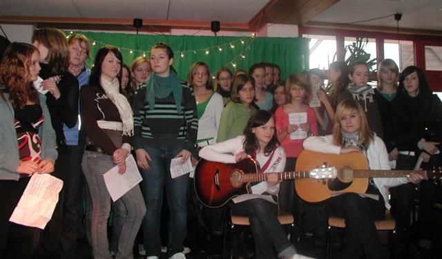 Vor dem großen Auftritt. Auf dem Programm standen folgende Lieder: "Hymn",   "O happy day" und "Christmas time"