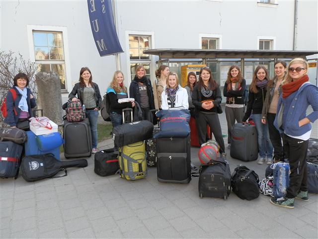 Die Mädchen der MRSN machen sich auf den Weg nach Taizé.