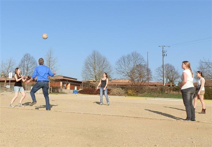 Am Anfang waren nur die Niedermünstermädchen beim Volleyballspielen.