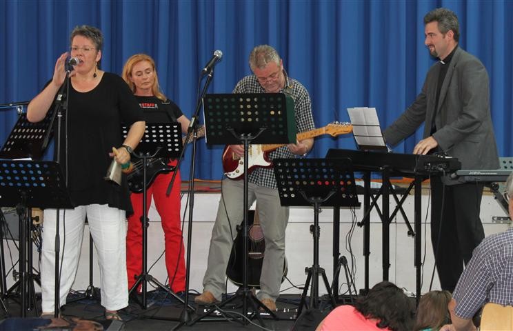 Die Lehrerband lässt es mal wieder krachen.
