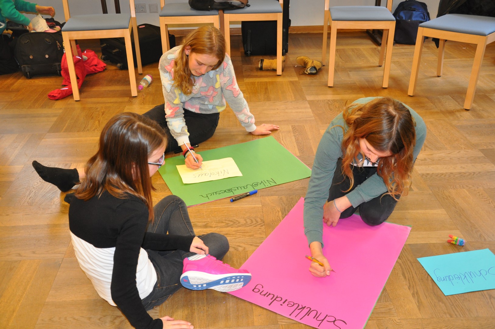 Die Schülerinnen planen die Aktionen für dieses Schuljahr
