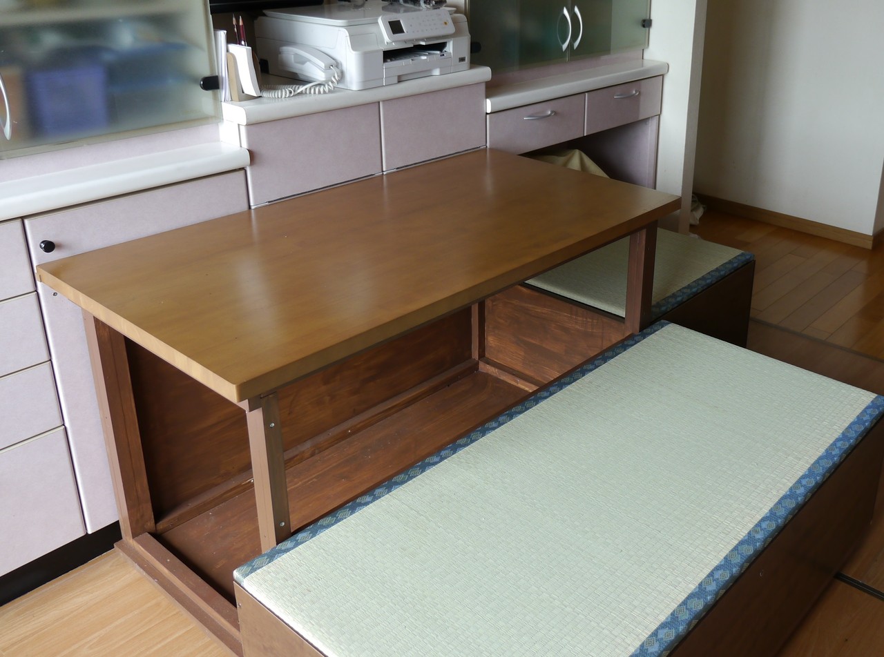 ゴム集成材の自作キッチンテーブル