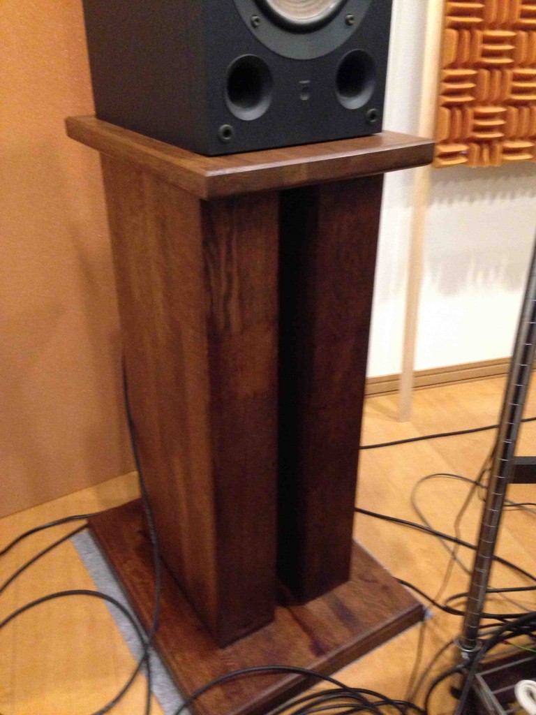 ナラ集成材のスピーカースタンド - 木材加工.com