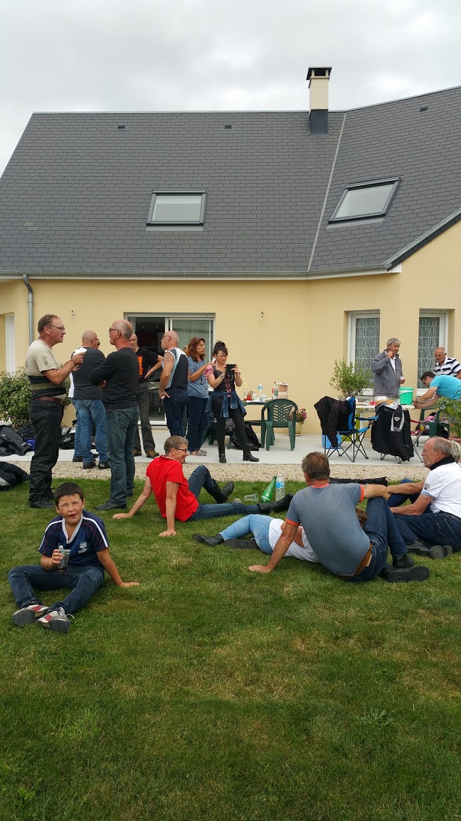 Pause du midi; Repas à Bréhal chez Alain.