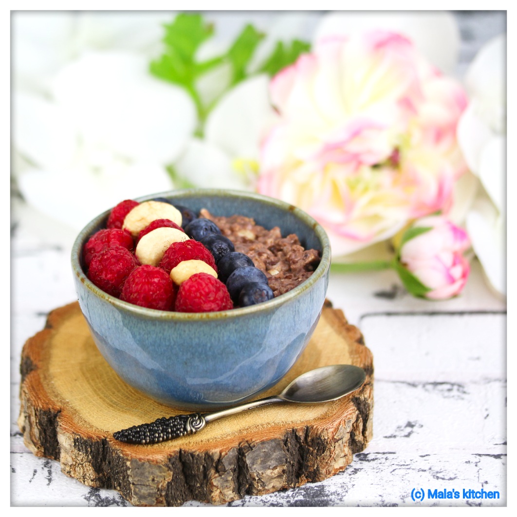 Cremiges Schoko-Müsli mit Beeren