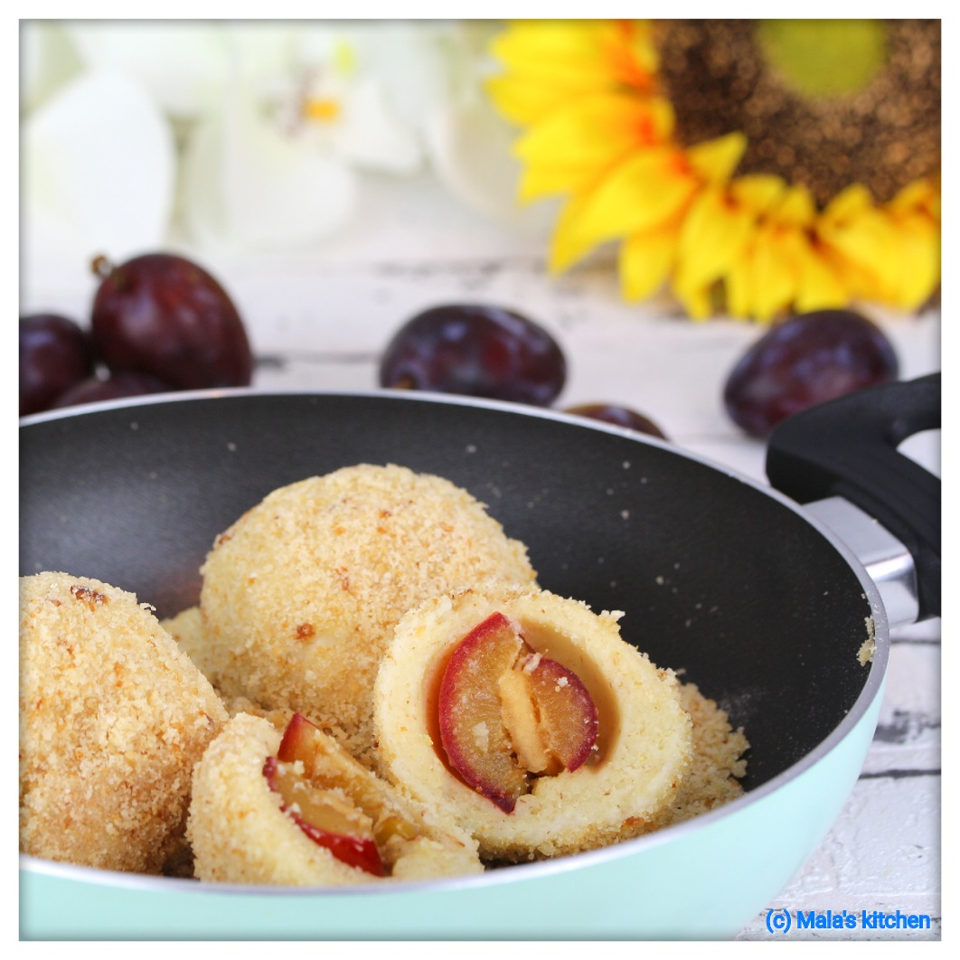 Zwetschkenknödel mit Mandel-Brösel