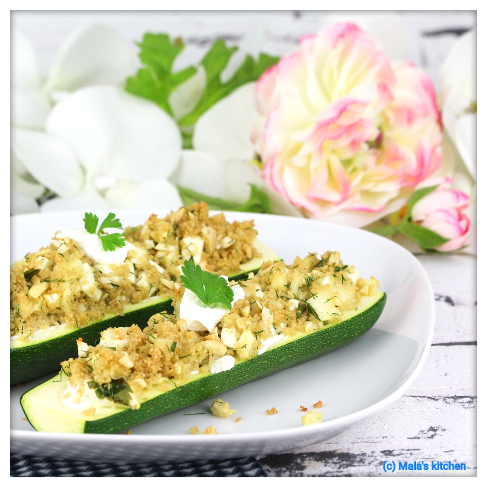 Zucchini-Schiffchen mit Couscous-Feta-Füllung