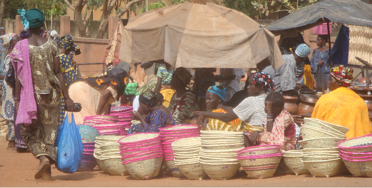 Bobo-Dioulasso-markt-market-verkoop-afrikaanse-vrouwen-kleurig-Burkina-Faso