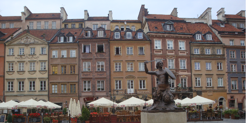 De oude historische stad in Warchau is na de oorlog totaal gerenoveerd