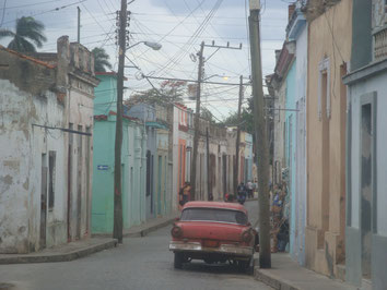 Camaguey-Cuba-Classic-Car-Streetlife