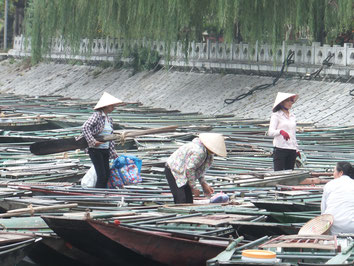 Ninh-Binh-Tam-Coc-Boats-River-Bank-Vietnam