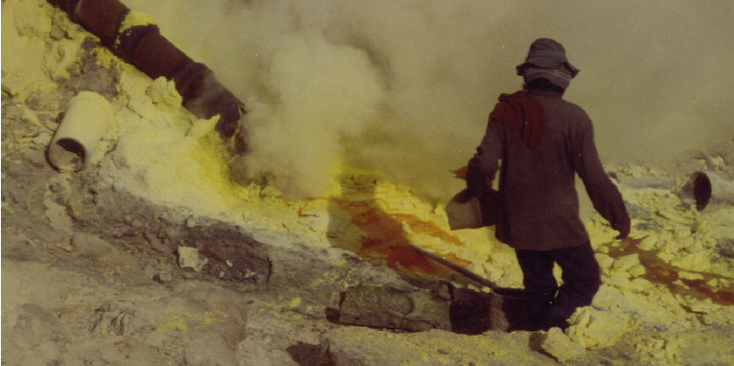 IJen-plateau-Java-Indonesia-Sulfur