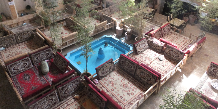 Kashan-Traditional-House-Iran-Restaurant-Pool-Carpet